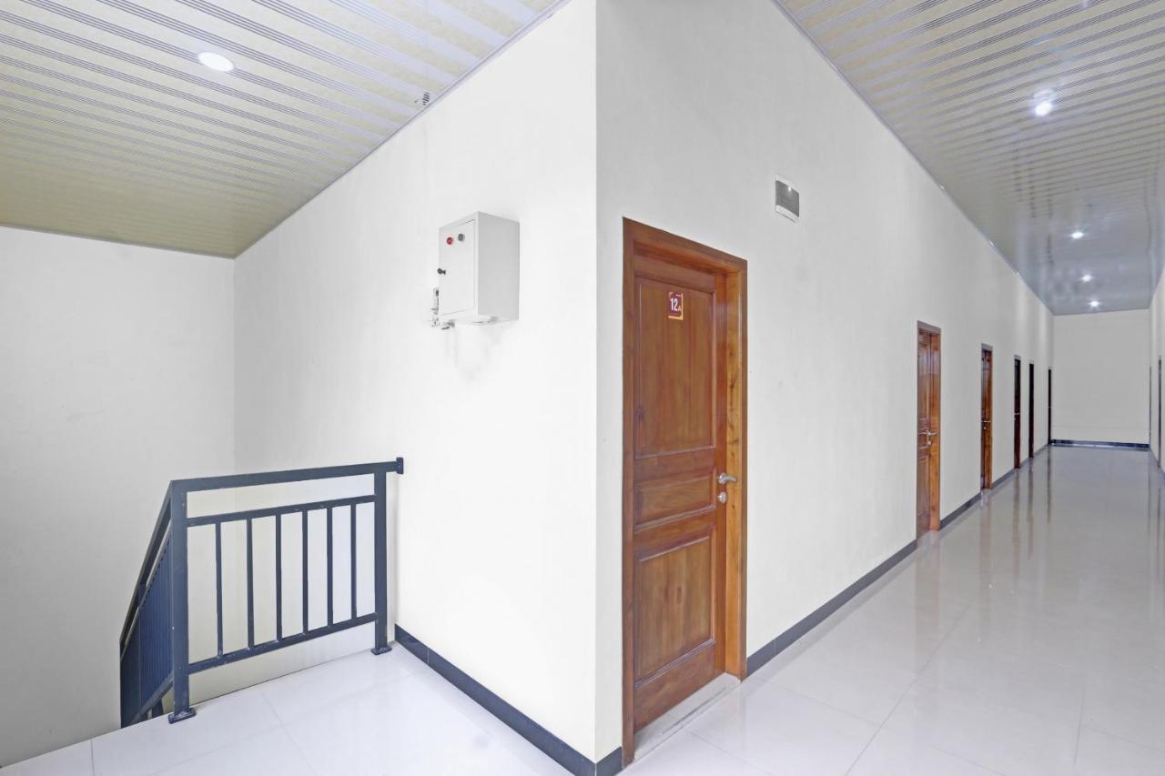 Oyo 90796 Hotel Mulya Indah Tambakmulya Eksteriør billede