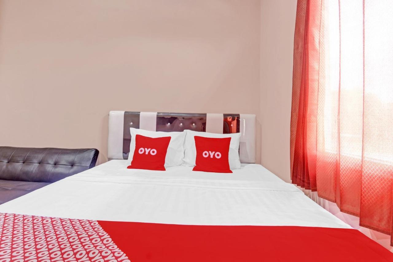 Oyo 90796 Hotel Mulya Indah Tambakmulya Eksteriør billede