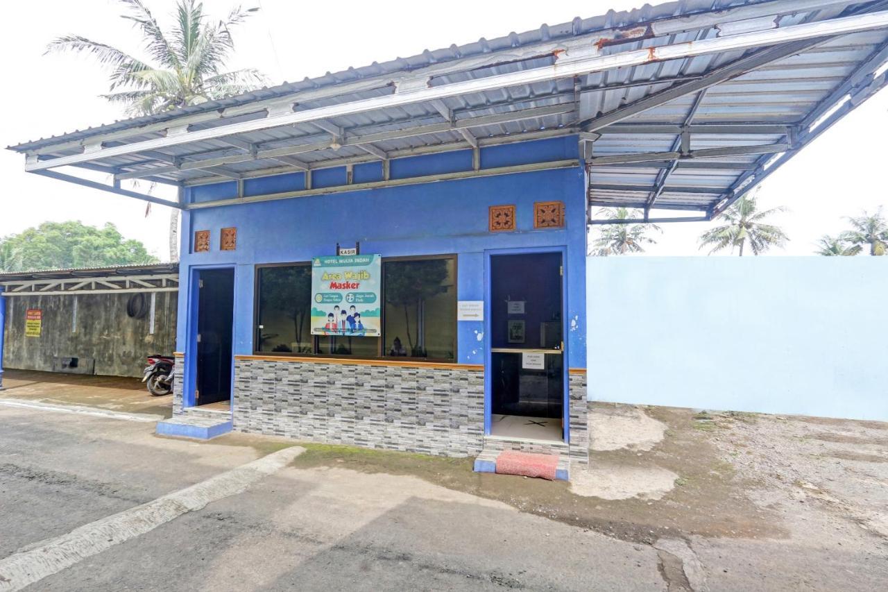 Oyo 90796 Hotel Mulya Indah Tambakmulya Eksteriør billede
