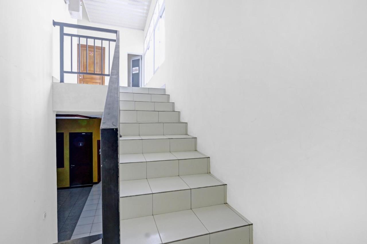 Oyo 90796 Hotel Mulya Indah Tambakmulya Eksteriør billede