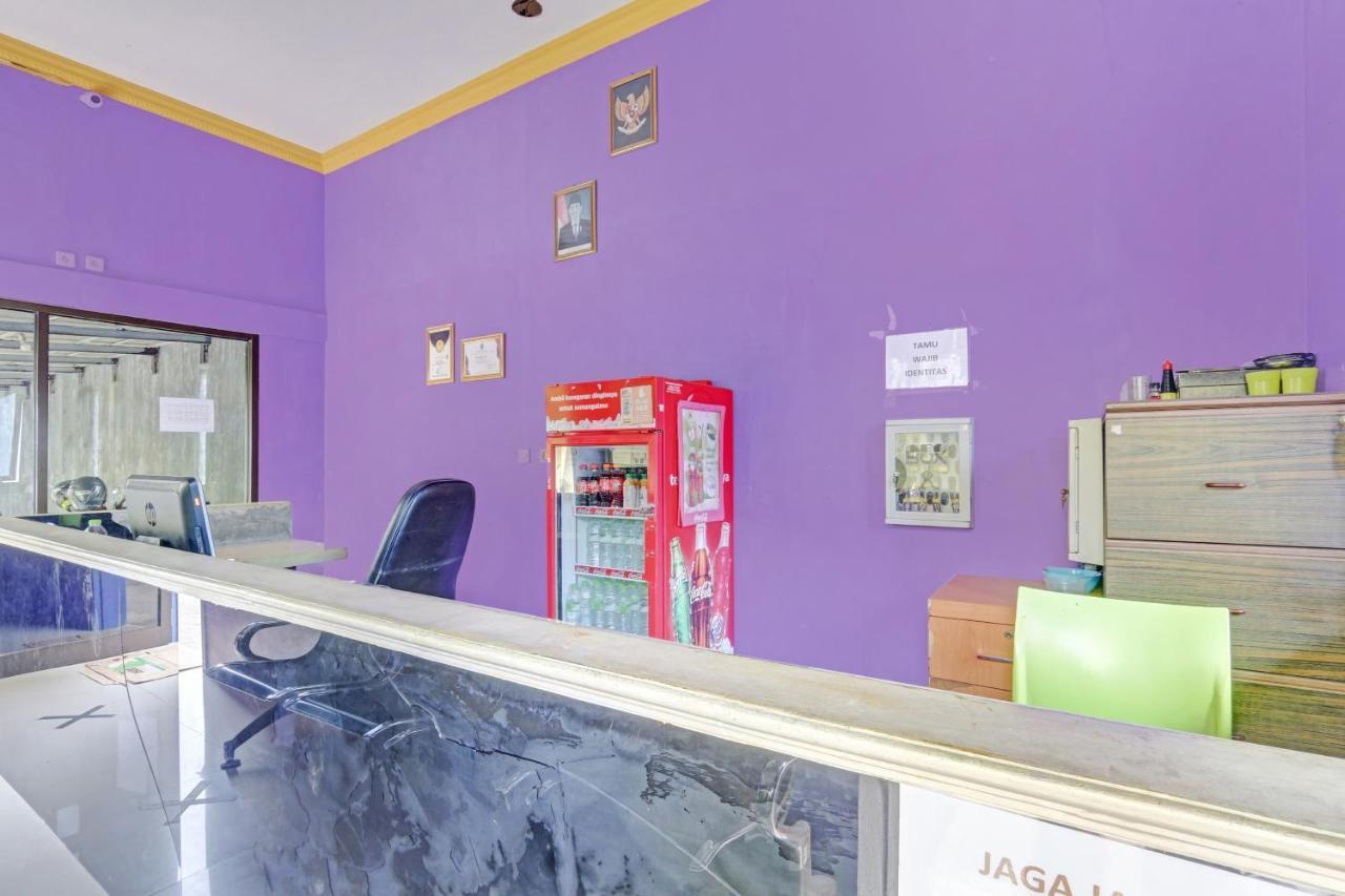 Oyo 90796 Hotel Mulya Indah Tambakmulya Eksteriør billede