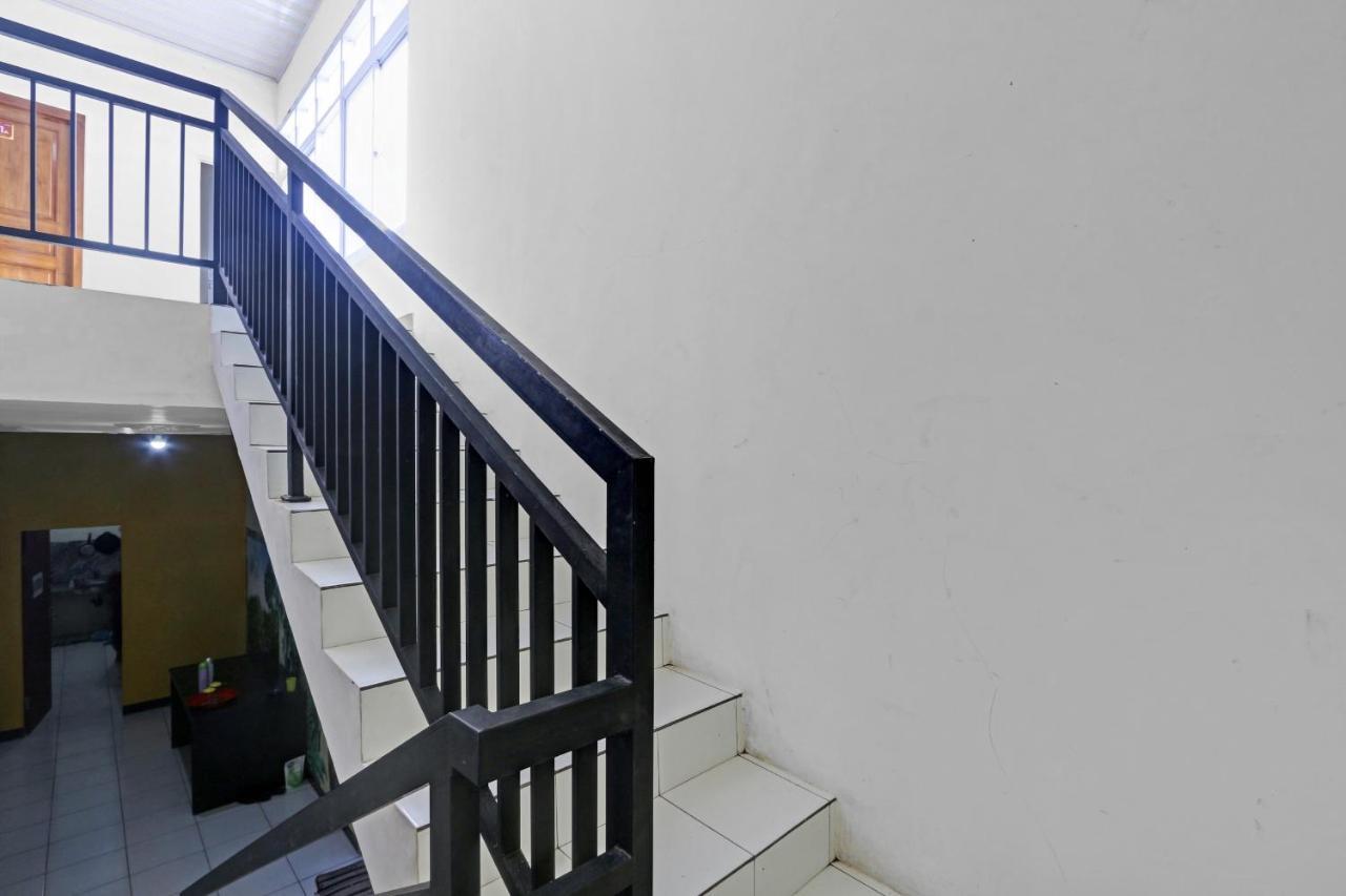 Oyo 90796 Hotel Mulya Indah Tambakmulya Eksteriør billede