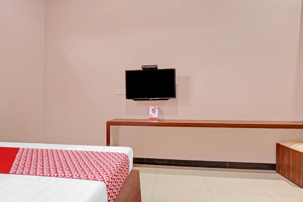 Oyo 90796 Hotel Mulya Indah Tambakmulya Eksteriør billede