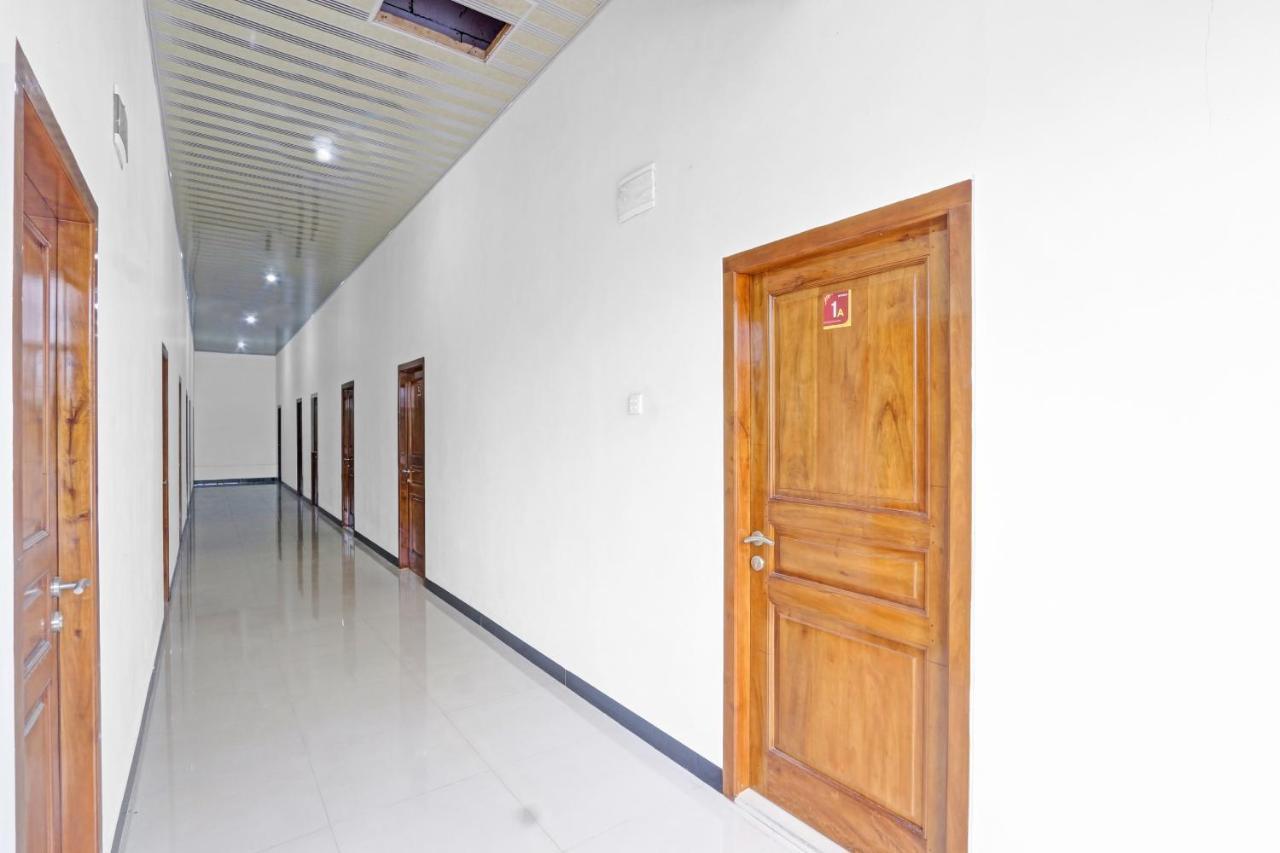 Oyo 90796 Hotel Mulya Indah Tambakmulya Eksteriør billede