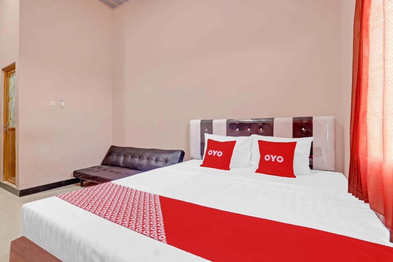 Oyo 90796 Hotel Mulya Indah Tambakmulya Eksteriør billede