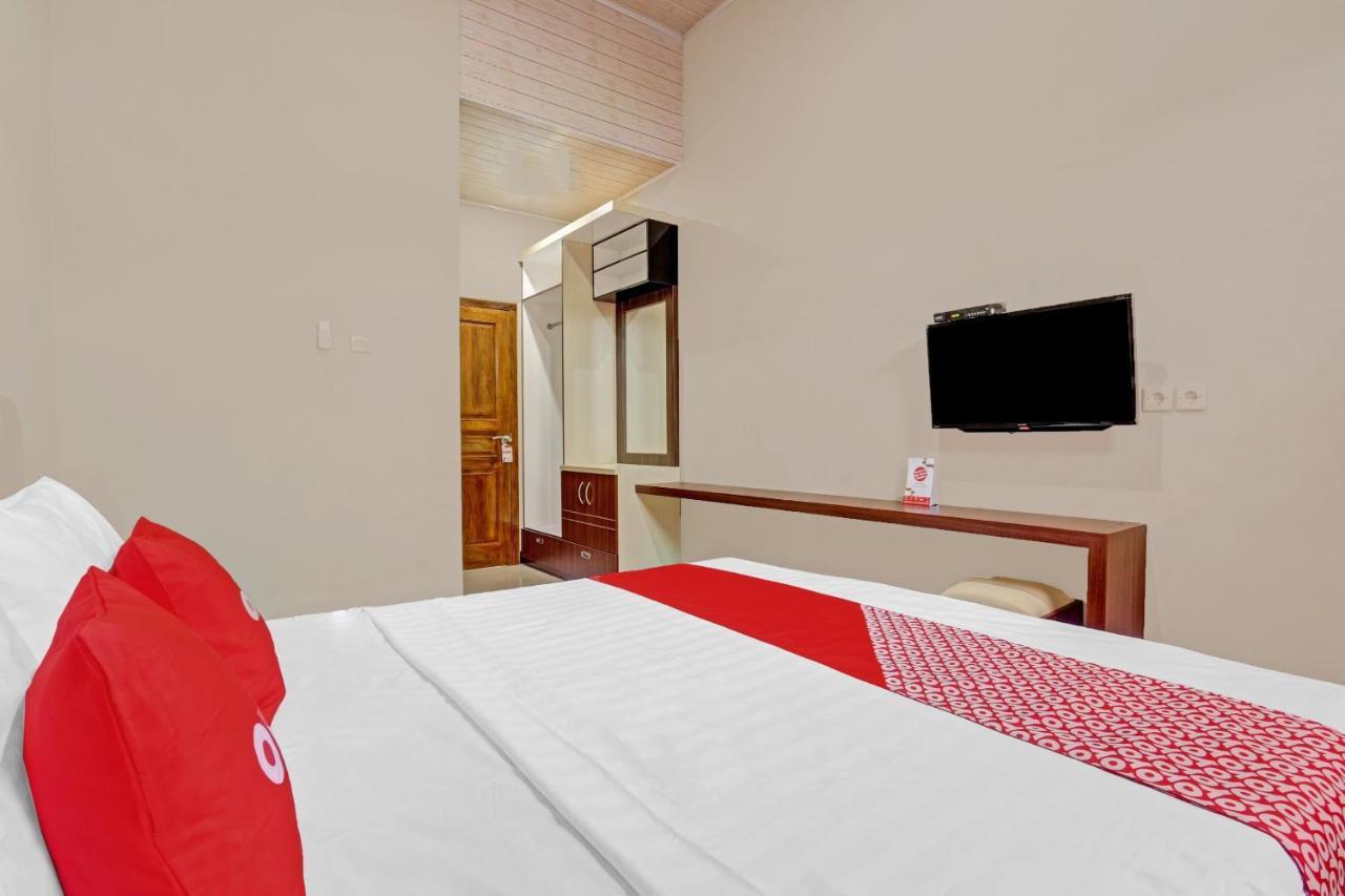 Oyo 90796 Hotel Mulya Indah Tambakmulya Eksteriør billede